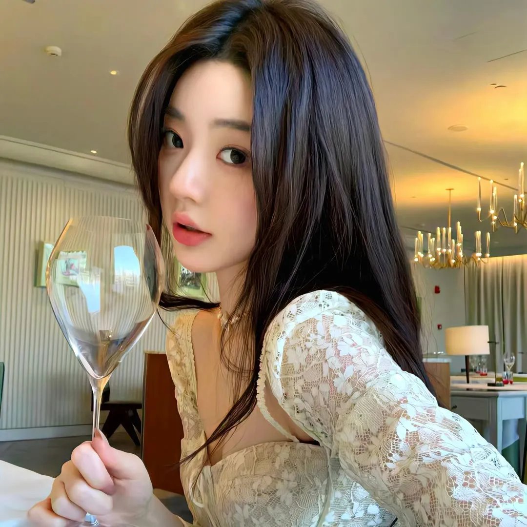 鱼跃在花见 海报